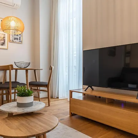 Upscale & Trendy Flat In The Center