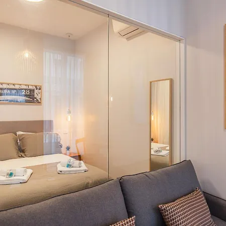 Upscale & Trendy Flat In The Center By Lovelystay Apartment *