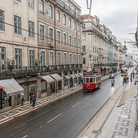 Upscale & Trendy Flat In The Center *