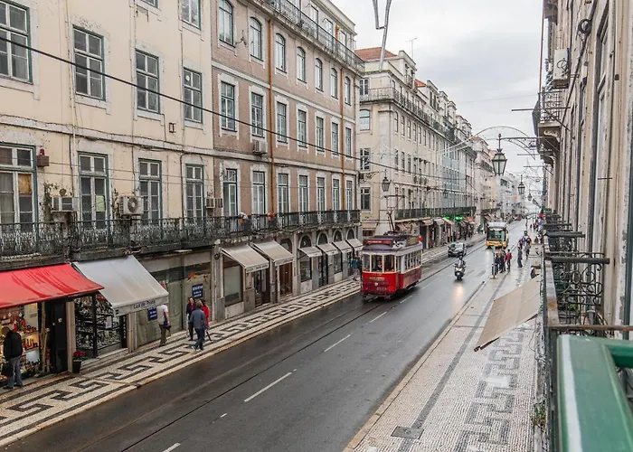 Upscale & Trendy Flat In The Center *