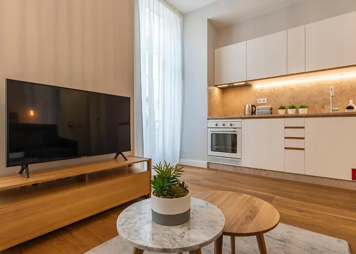 Upscale & Trendy Flat In The Center *