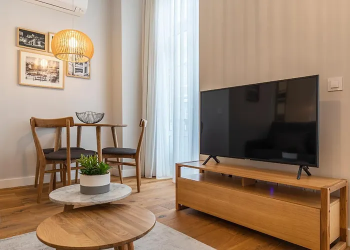 Upscale & Trendy Flat In The Center