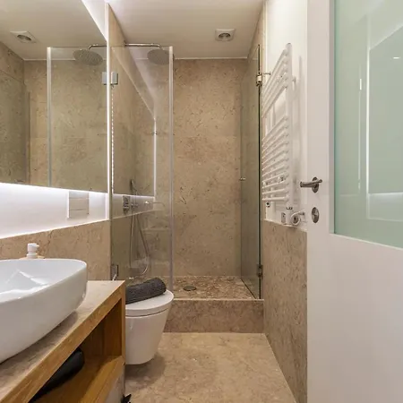 Upscale & Trendy Flat In The Center